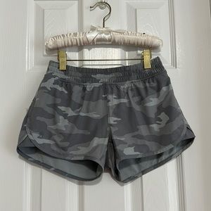 Athleta Girl Camo Running Shirts Size Medium 8/10